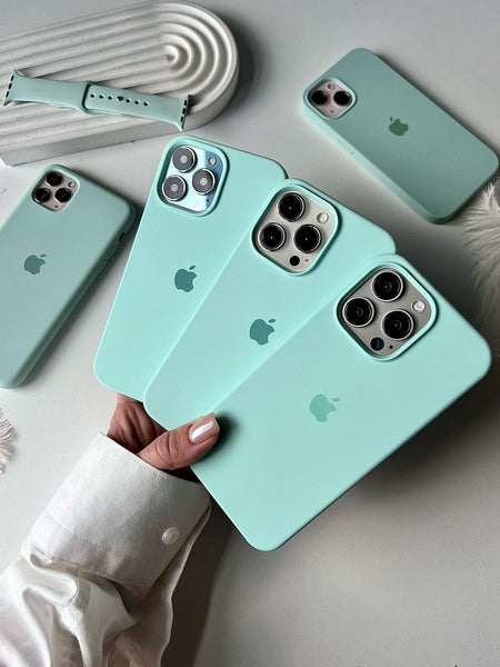 Gemstone Green iPhone Silicone Cover – Soft Touch, Anti-Slip & Stylish Protection for iPhone 15 Pro Max