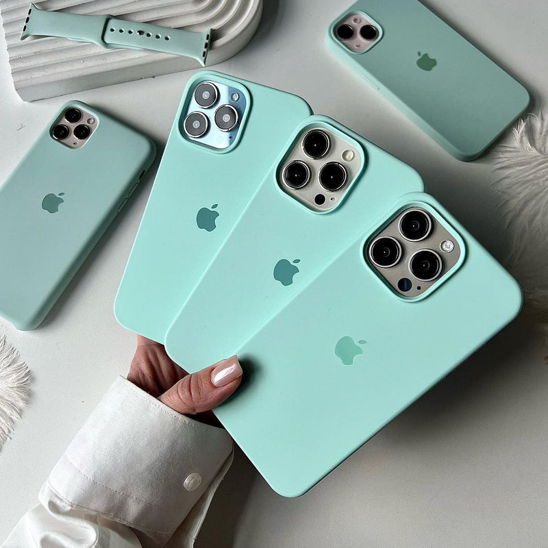 Gemstone Green iPhone Silicone Cover – Soft Touch, Anti-Slip & Stylish Protection for iPhone 15 Pro