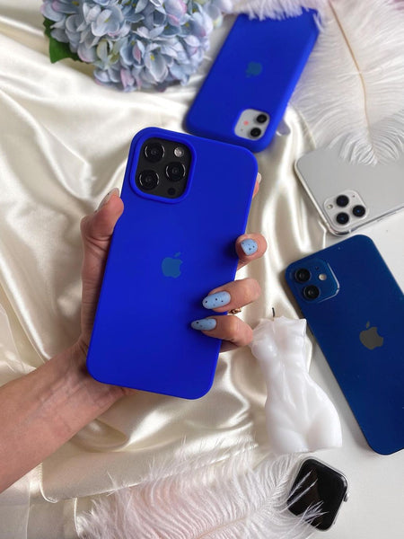 Abyss Blue iPhone Silicone Cover – Soft Touch, Anti-Slip & Stylish Protection for iPhone 14