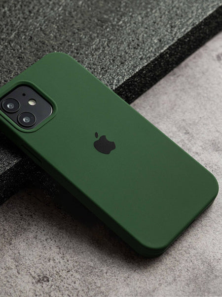 Green iPhone Silicone Cover – Soft Touch, Anti-Slip & Stylish Protection for iPhone 15 Pro