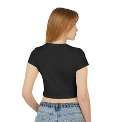 White Baby Tee for Women with Retro Model Graphic – Cropped Streetwear Top