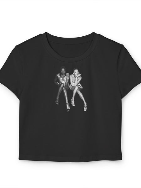 White Baby Tee for Women with Retro Model Graphic – Cropped Streetwear Top